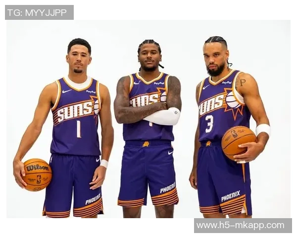 布克第三节发力砍下12分助队逆转全场贡献18分5助攻5抢断表现抢眼 布克第三节发力砍下12分助队逆转全场贡献18分5助攻5抢断表现抢眼