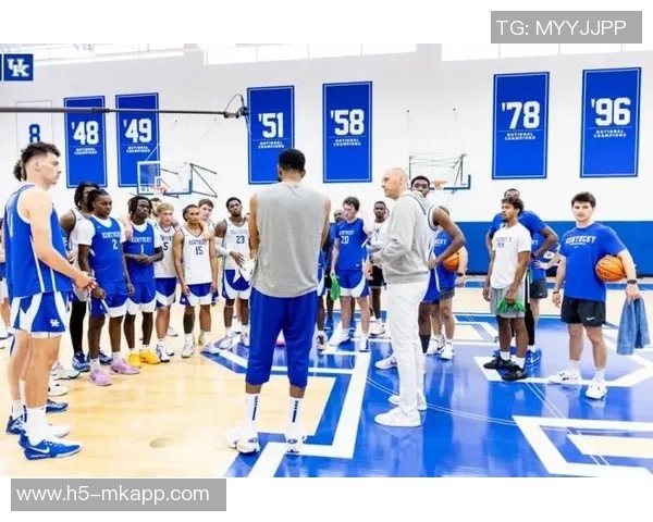 肯塔基大学五位校友荣登全明星阵容两名球员首发引关注 肯塔基大学五位校友荣登全明星阵容两名球员首发引关注